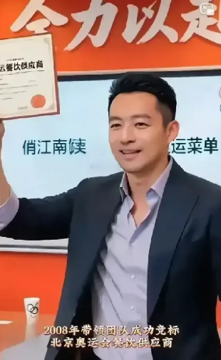 说汪小菲飘了的，这次真不是黑粉。他发个三分钟视频，讲自己多苦多累打下麻六记这片