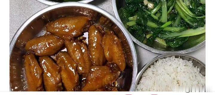 我真服了我同学的婆婆。！我同学是二婚，带着个女儿嫁给现在这个老公的，就因为带