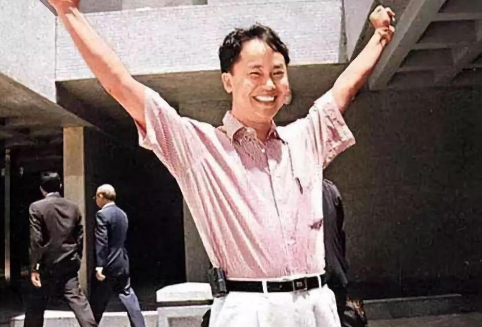 世纪悍匪索20亿，李嘉诚一句冷语震慑绑匪：10亿成交！儿子获释后悍匪结局唏嘘