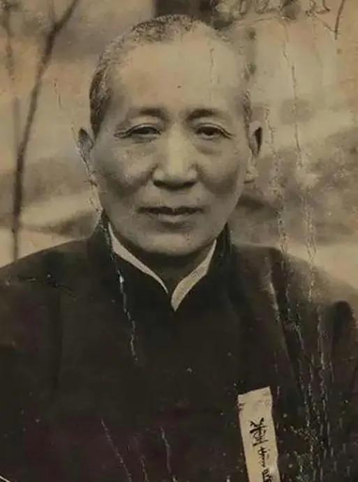 “四大地主”之一的刘文彩的后代翻案。刘文彩的孙子刘小飞认为：其袓父刘文彩并非完全