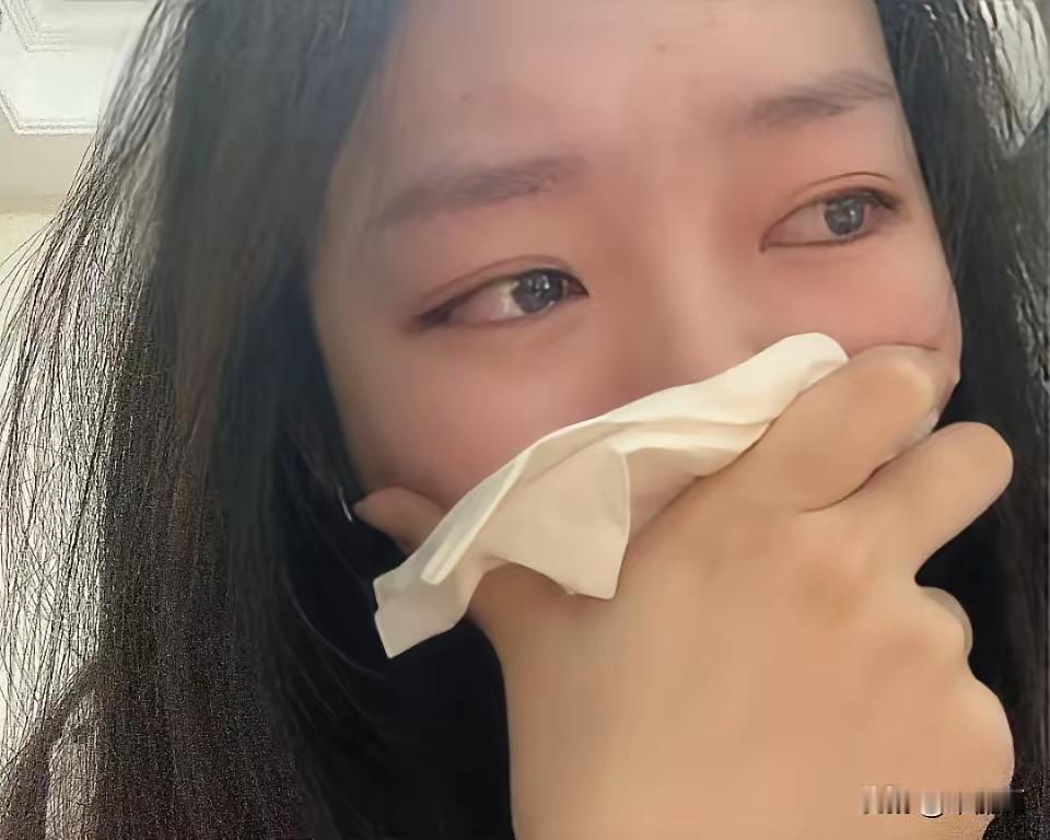 真的气到攥拳！一个女生和男朋友刚接完吻，男生手就往她隐私部位摸，女生赶紧说“不要