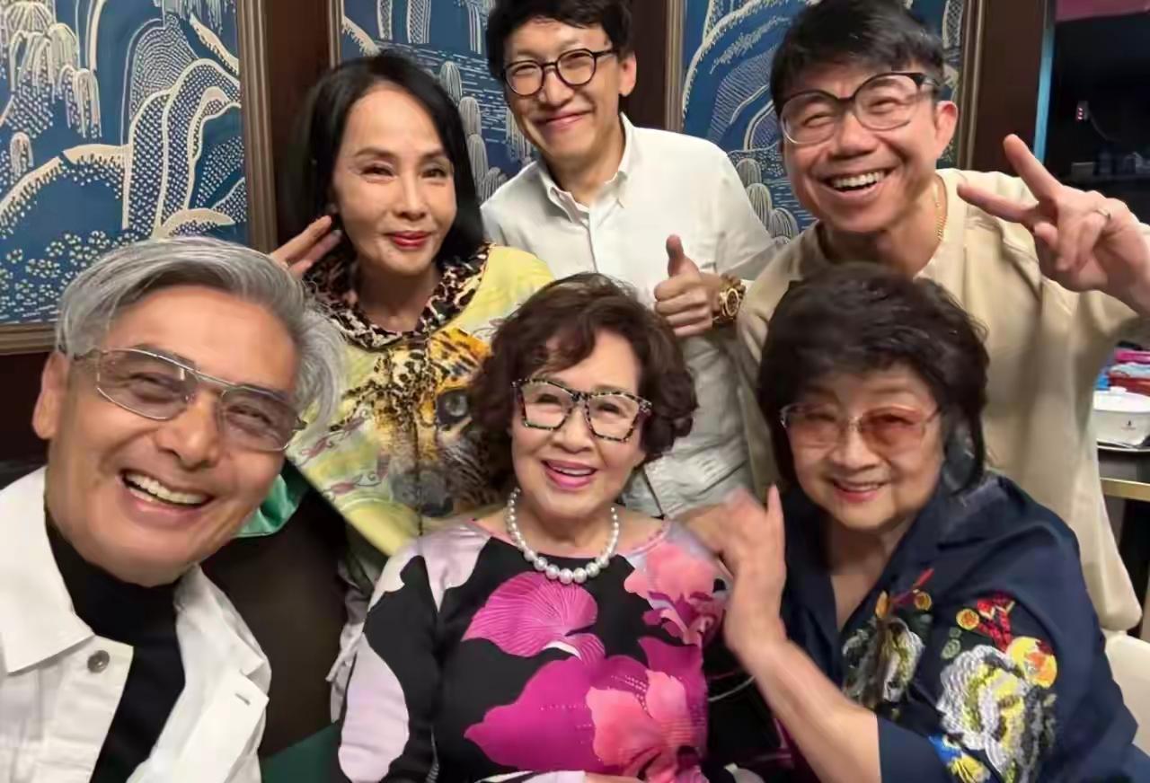 时光匆匆，一代电影人正在悄悄离去，施南生走了，她的闺蜜是林青霞，胡因梦这一批，
