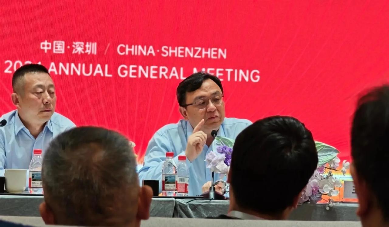 现在的车圈，有一个很搞笑的现象：很多车企，特别是比亚迪，你骂他营销不行，他很