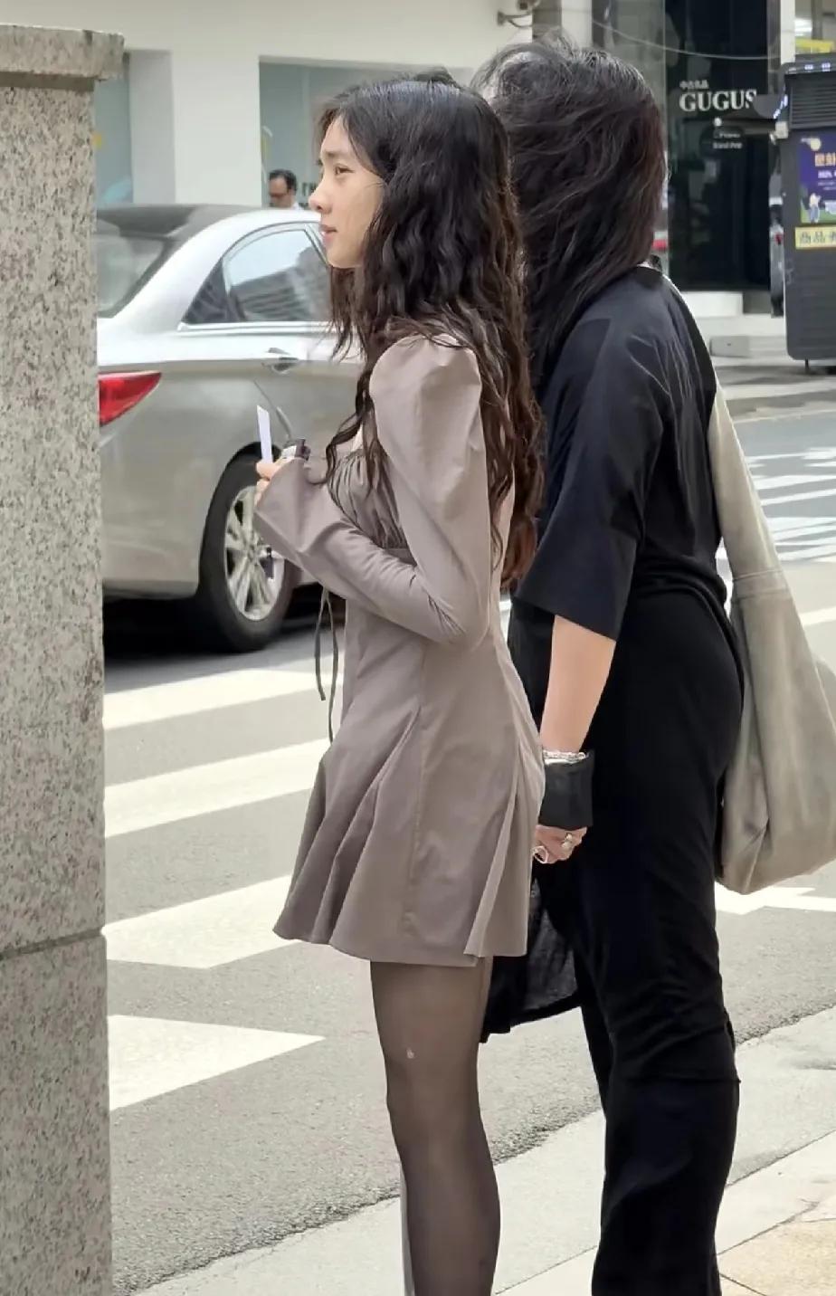 黄多多气质这一块，可以打满分！跟黄诗龄一样是人中龙凤，以后不知道有谁能配得