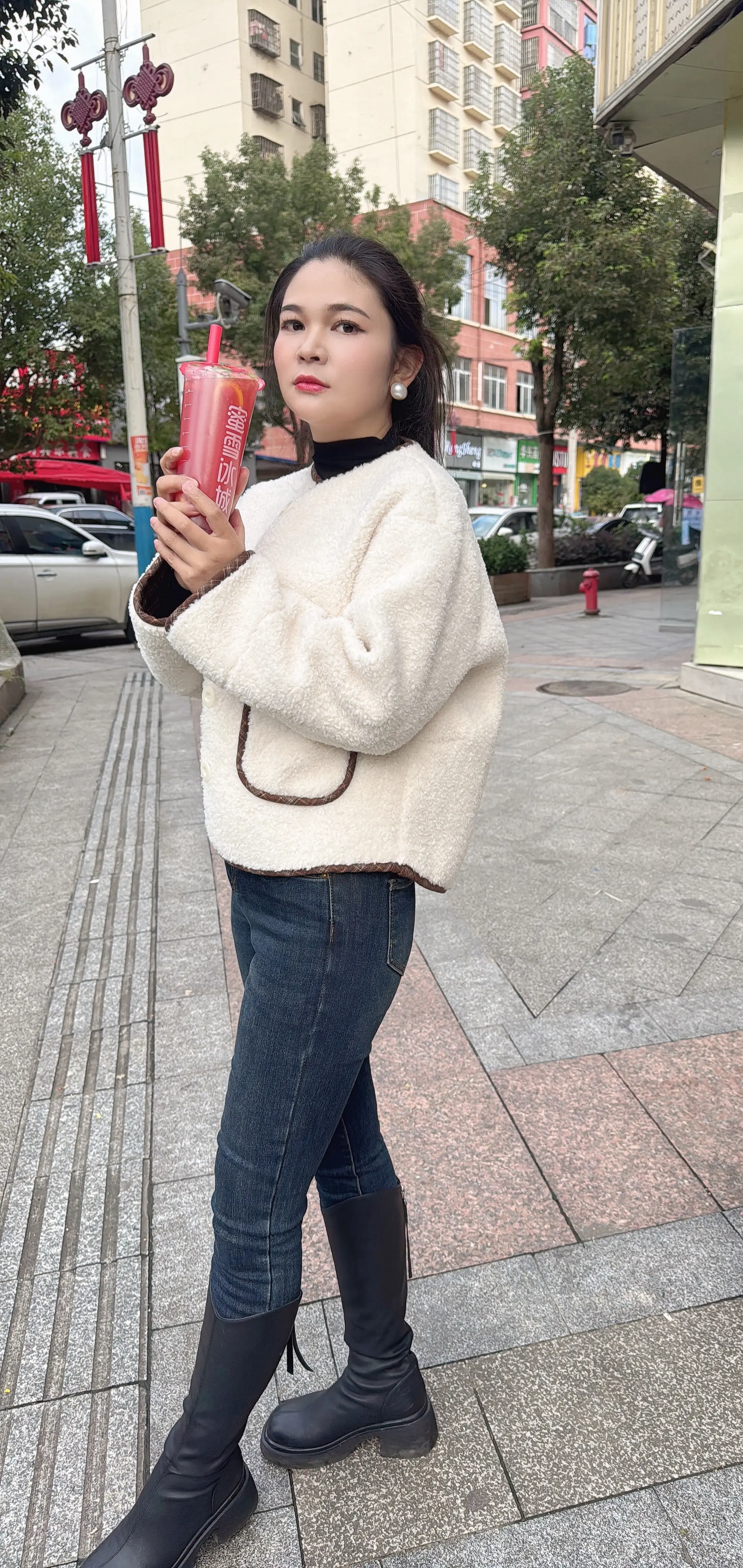 奶茶一杯快乐加倍