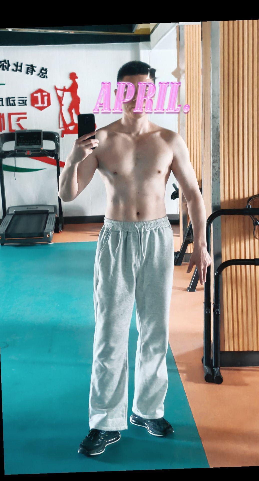 健身的目的就是让自己形态稍微好一点，不用大腹便便，弯腰驼背。如果紧盯健美模特的身