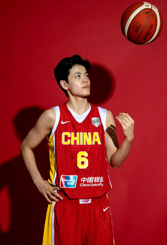 杨舒予出征亚洲杯作为WNBA历史首位「00后」FMVP，身手日渐成熟的杨舒予