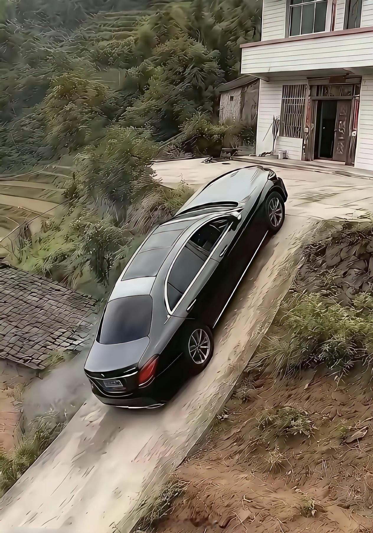 司机明明开的奔驰顶级豪车，为啥住的环境这么差呢？