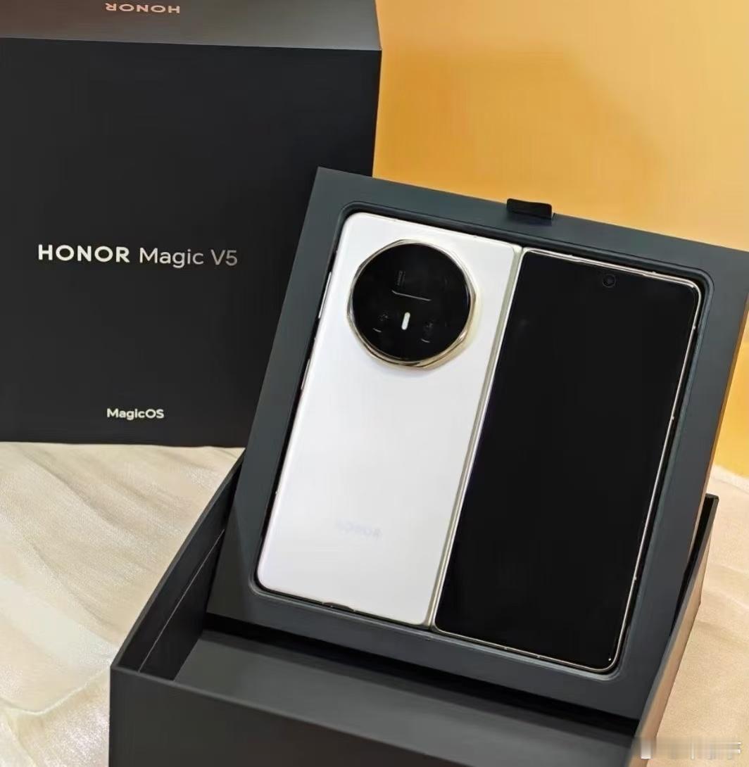 荣耀MagicV5据说可以预约了，配置信息也基本揭晓：骁龙8至尊处理器、6
