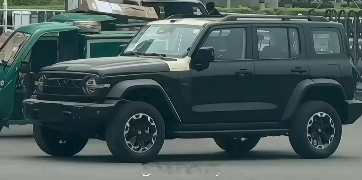 新款坦克300实车图这比例长了不少在意空间的可以留意一下！坦克300大v聊车