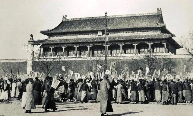 100年前，西方主流舆论普遍断言中国活不过20世纪，为什么？因为1840年到1