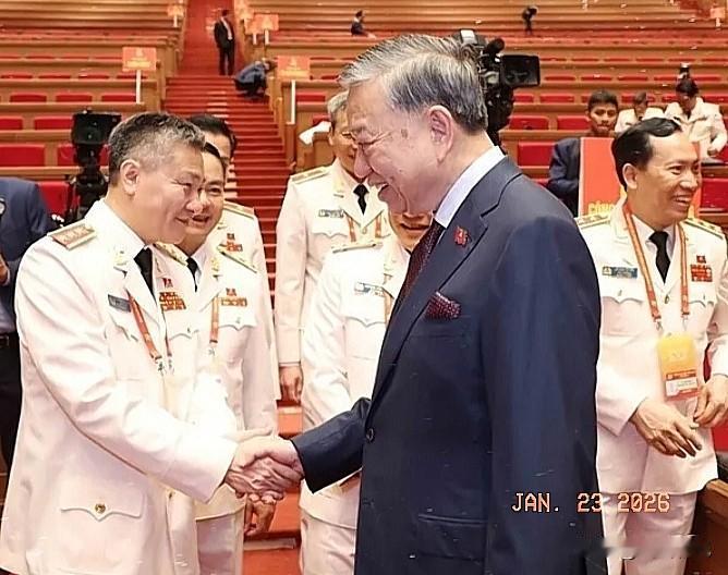 越南这盘大棋，终于是正式落子了。苏林的名字，在越共十四大上彻底尘埃落定，全票当选