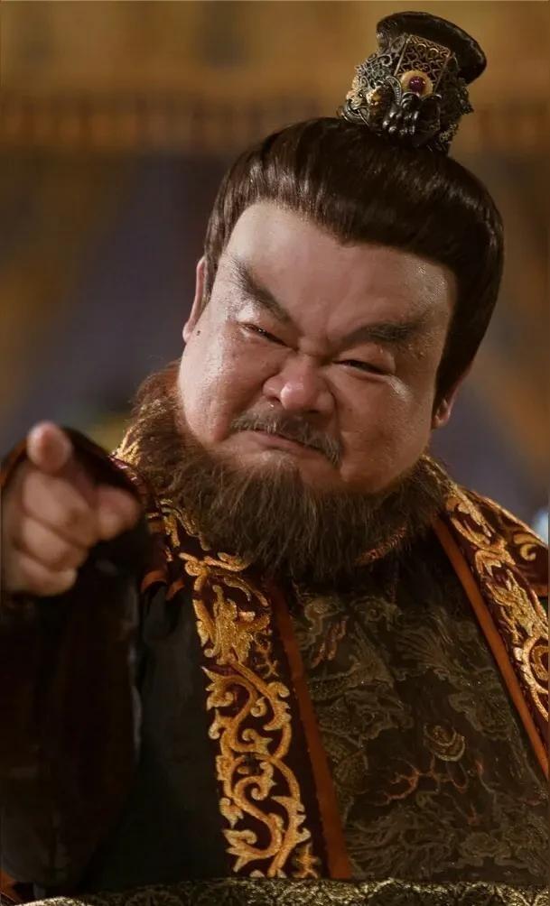 安禄山胖到了什么程度？据说安禄山身上的油，点天灯烧了三夜。安禄山这个人，在历史