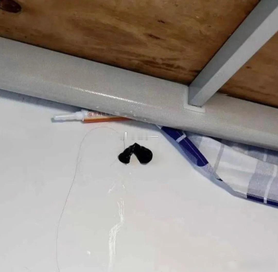 上铺室友掉下来的，我要怎么提醒他