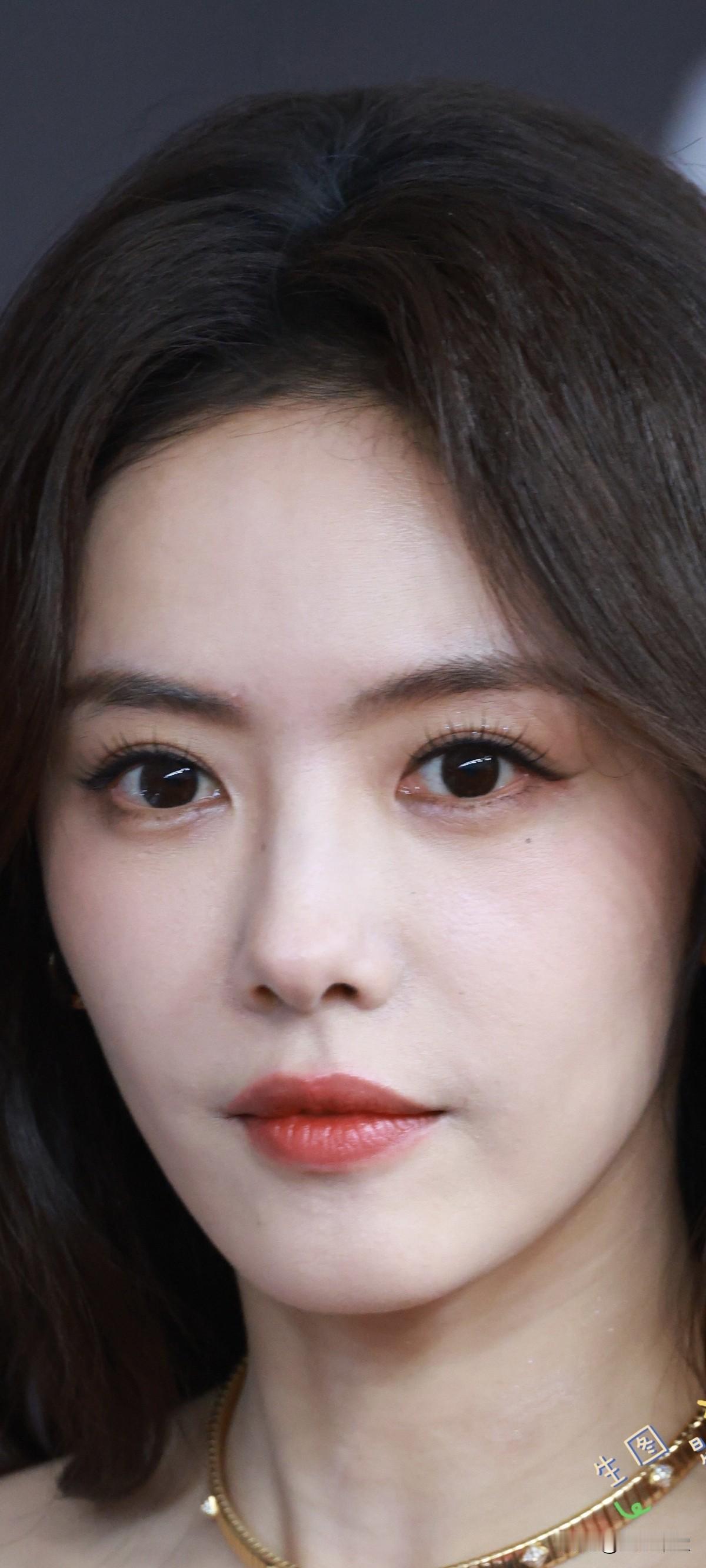 蔡文静微博视界大会出图冷冷的贵气美:生图很美！！！