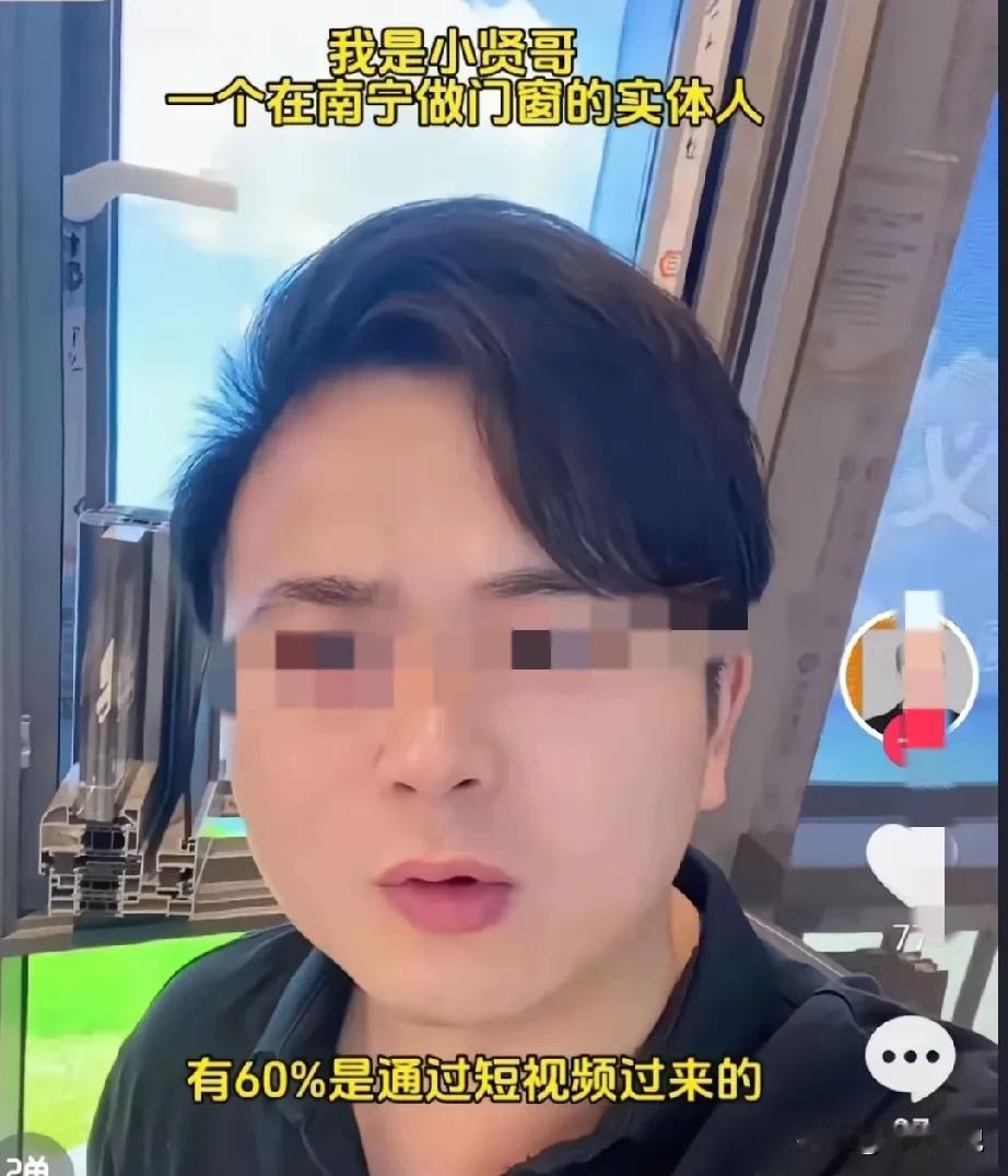 广西南宁，丈夫开车陪小三逛商场时被接送儿子的妻子发现了，现场围观了一两百人，丈夫