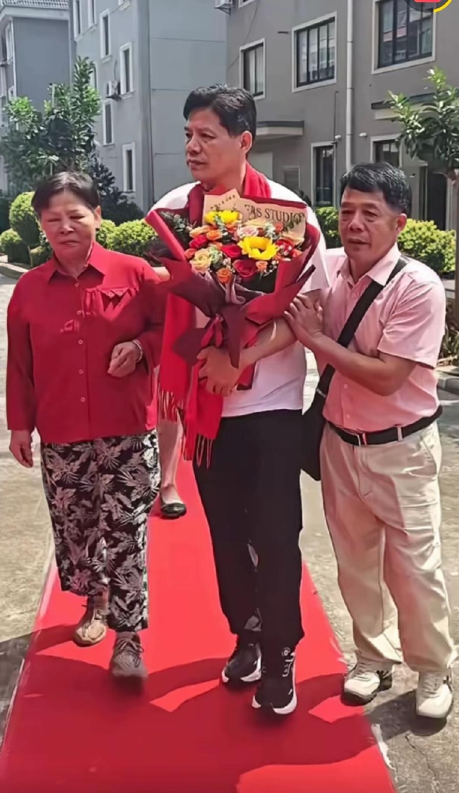 跨越60年认亲爆火：一母同胞身高差一头，山东水土真的“养人”？最近被海宁这