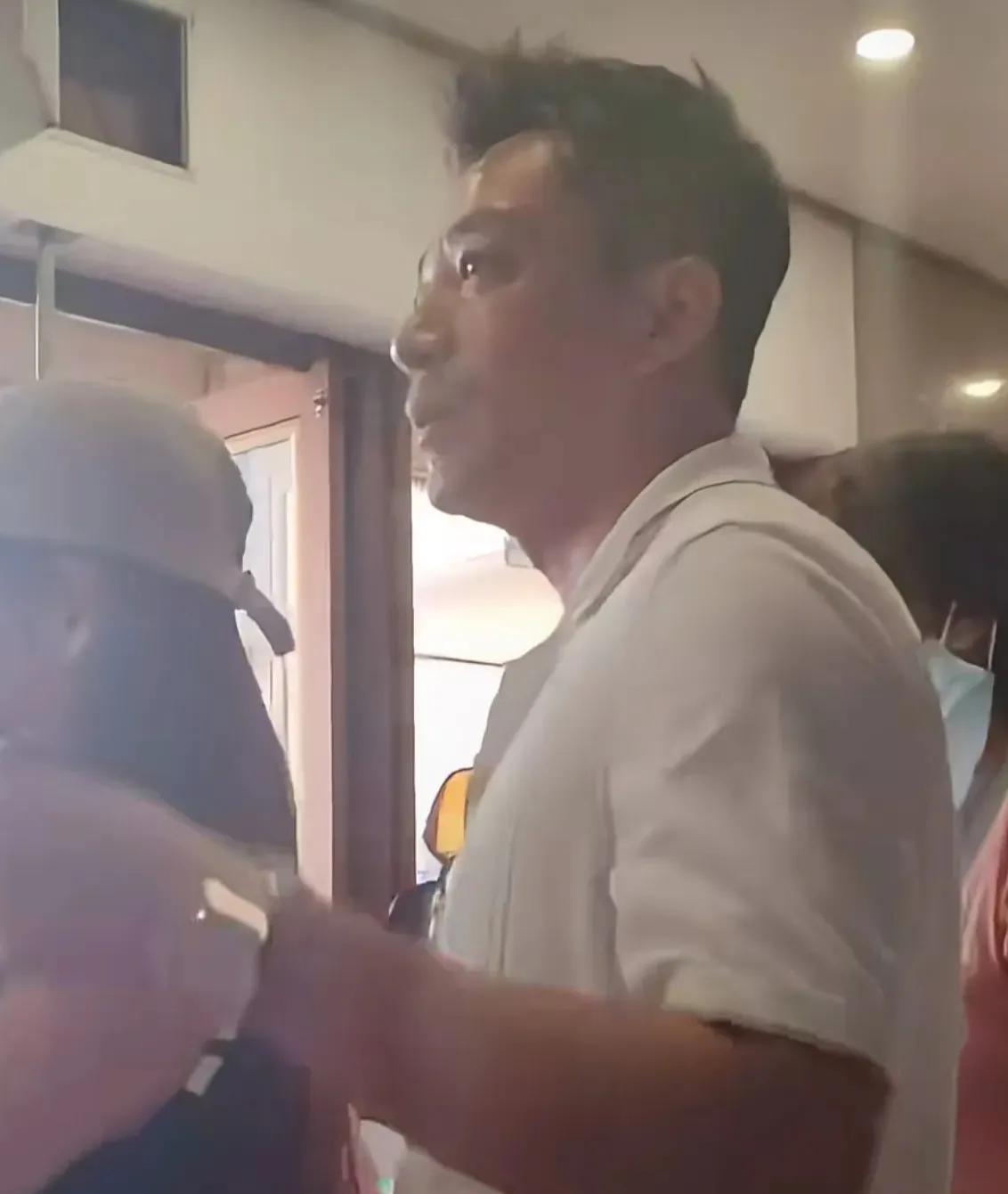 旅行结束了，小汪总带着老婆准备回北京了。最近企业还有一大堆的事情等着处理呢，现在