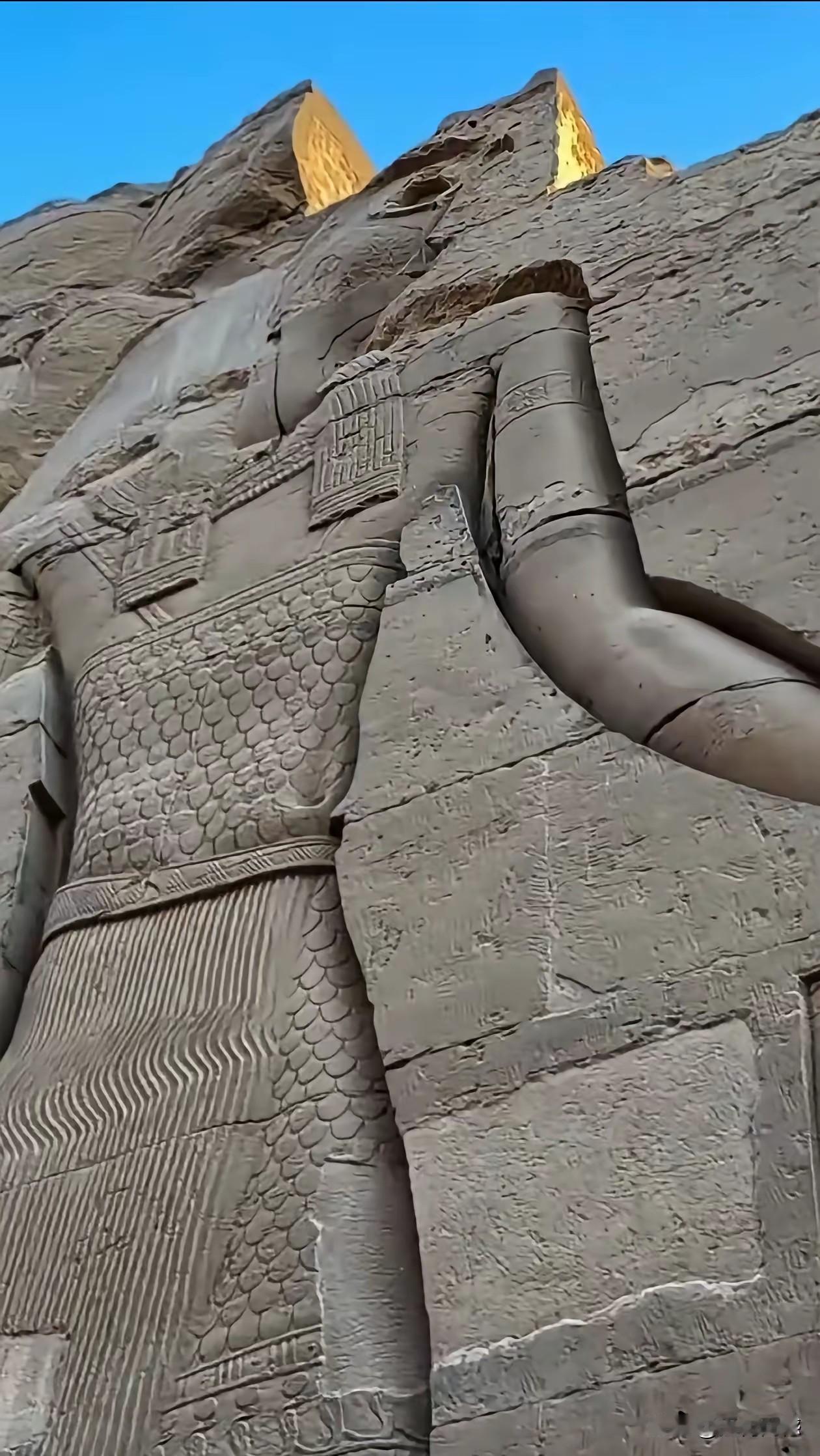 在保护文物方面，西方好像是有秘而不宣的方法，同样都是裸露在室外的文物，年代上差下