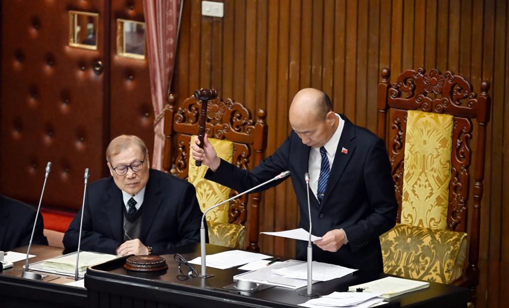 国民党两公投案暂缓、假日多5天，学者揭一关键：韩国瑜有智慧台“立法院”9日原订