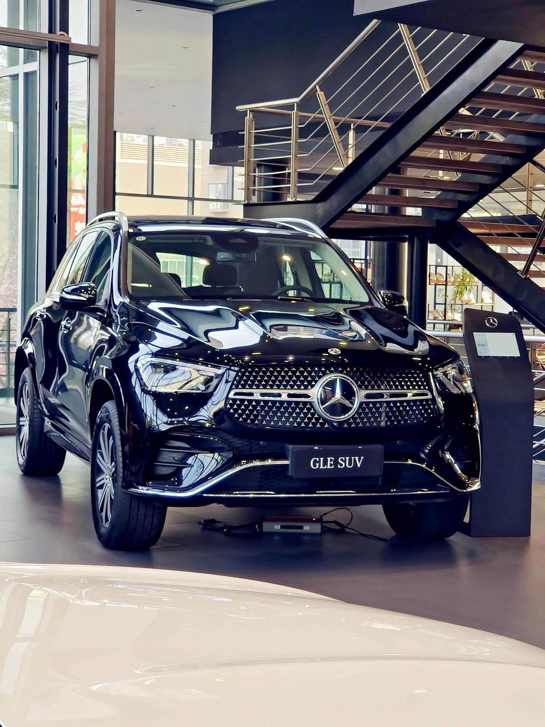 奔驰GLE：豪华中大型SUV，从容才是它的底色
