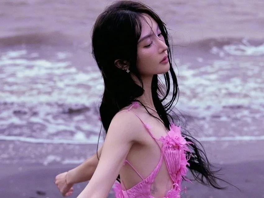 金晨美照，简直不要太美了吧！这个满分了吧！金晨金晨壁纸金晨穿着谁才是你心中