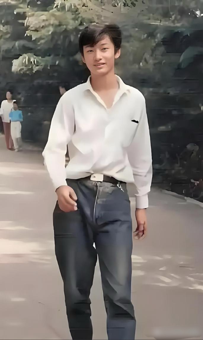 我的天！黄晓明当年在班里简直就是颜值天花板！