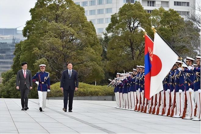 日本虚虚实实精着呢，帮蒙古国扩建机场运输稀土是虚晃一枪，因为没有分离提纯的稀土是