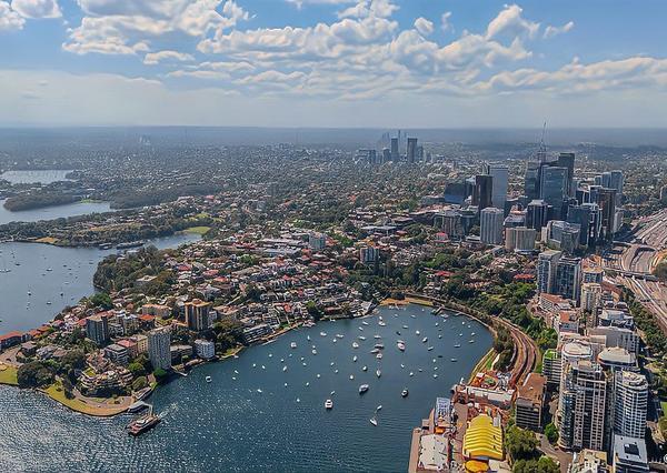 惊险！女留学生澳洲遭电诈监控，24小时被盯梢，浙江侨团火速出手当日送其回国！