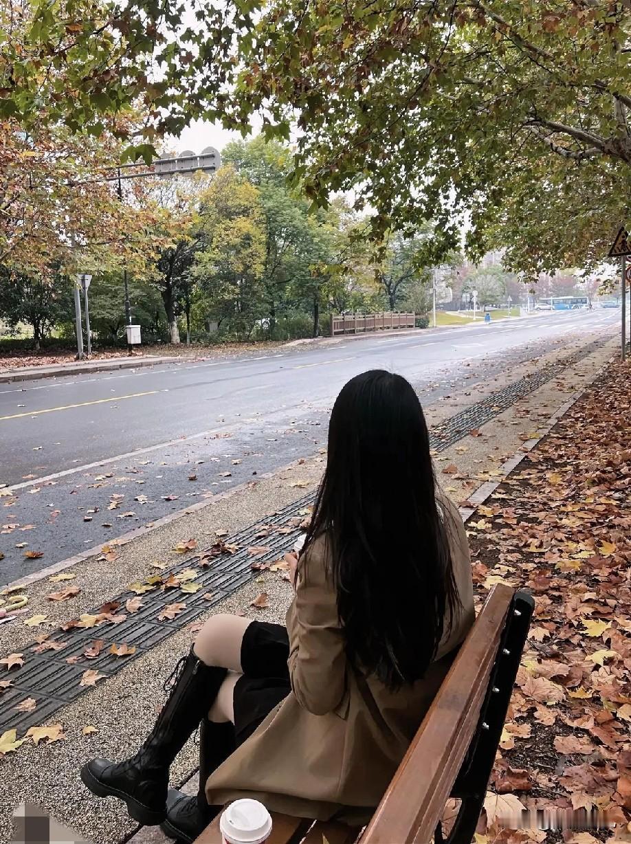 “树树皆秋色，山山唯落晖”，醉了时光，也醉了心头。