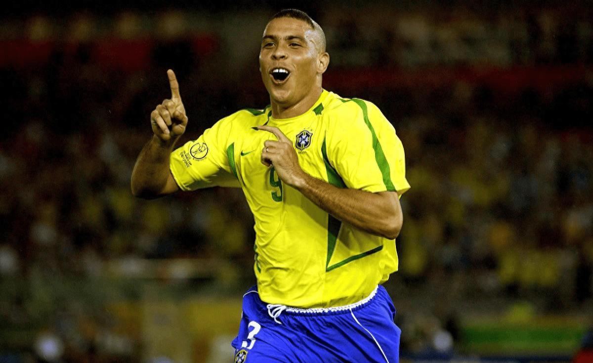 梅西的影响力为啥比不上巅峰时期的大罗？很多老球迷都知道，大罗是很多球迷的初恋，