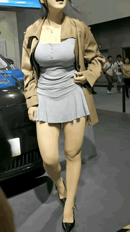 身材微胖的车模小姐姐[赞][比心][玫瑰]