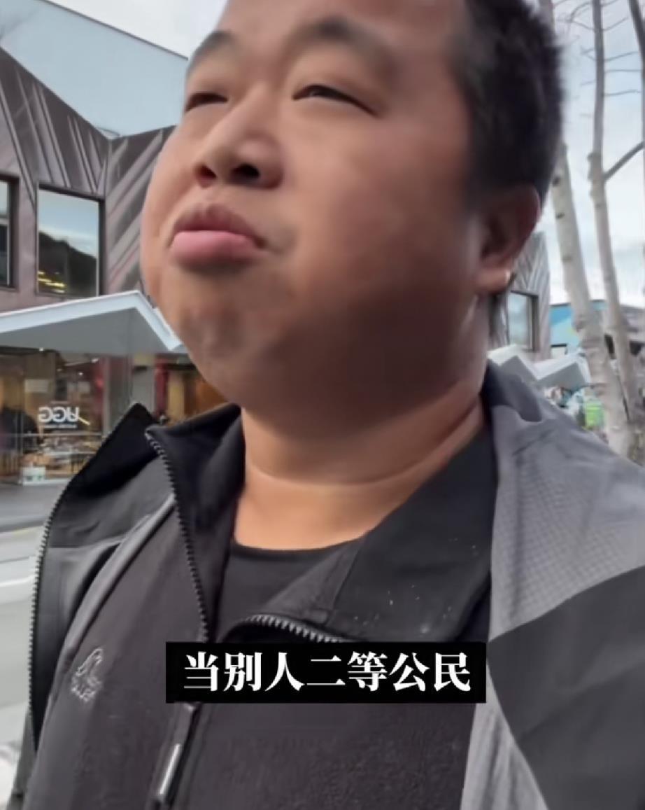 蓝战非，两千多万粉丝的旅游博主，三年跑了十几个国家，前两天发视频说了句大实话：咱