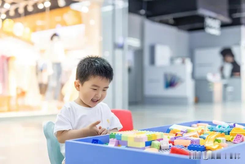 有个家长给老师请假感冒的太多我们暂时不去幼儿园了，因为他妈妈在诊所上班，诊所里都