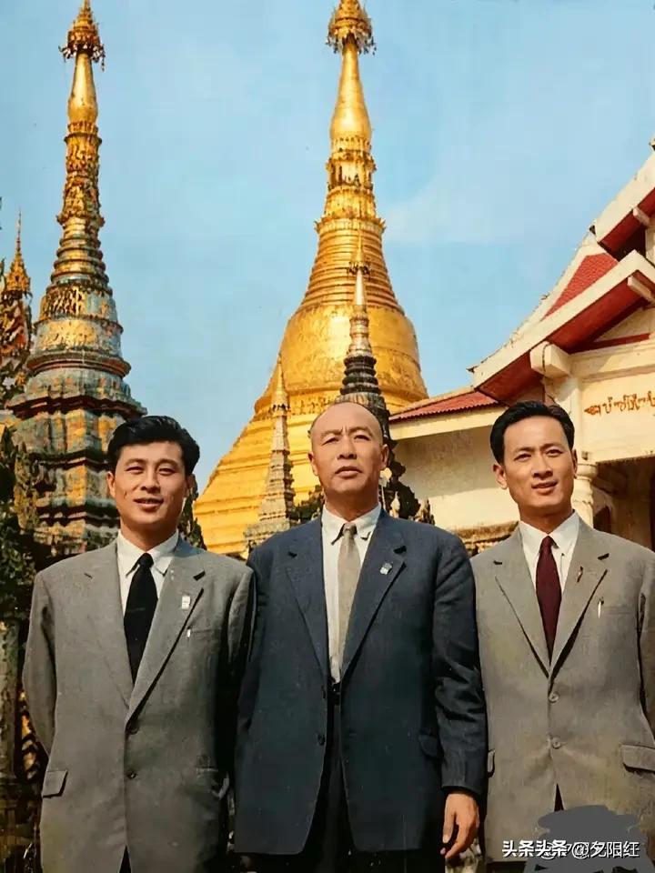 这张照片简单介绍一下，这三位都是建国初期评选出的22大电影明星里的人物，从左至右
