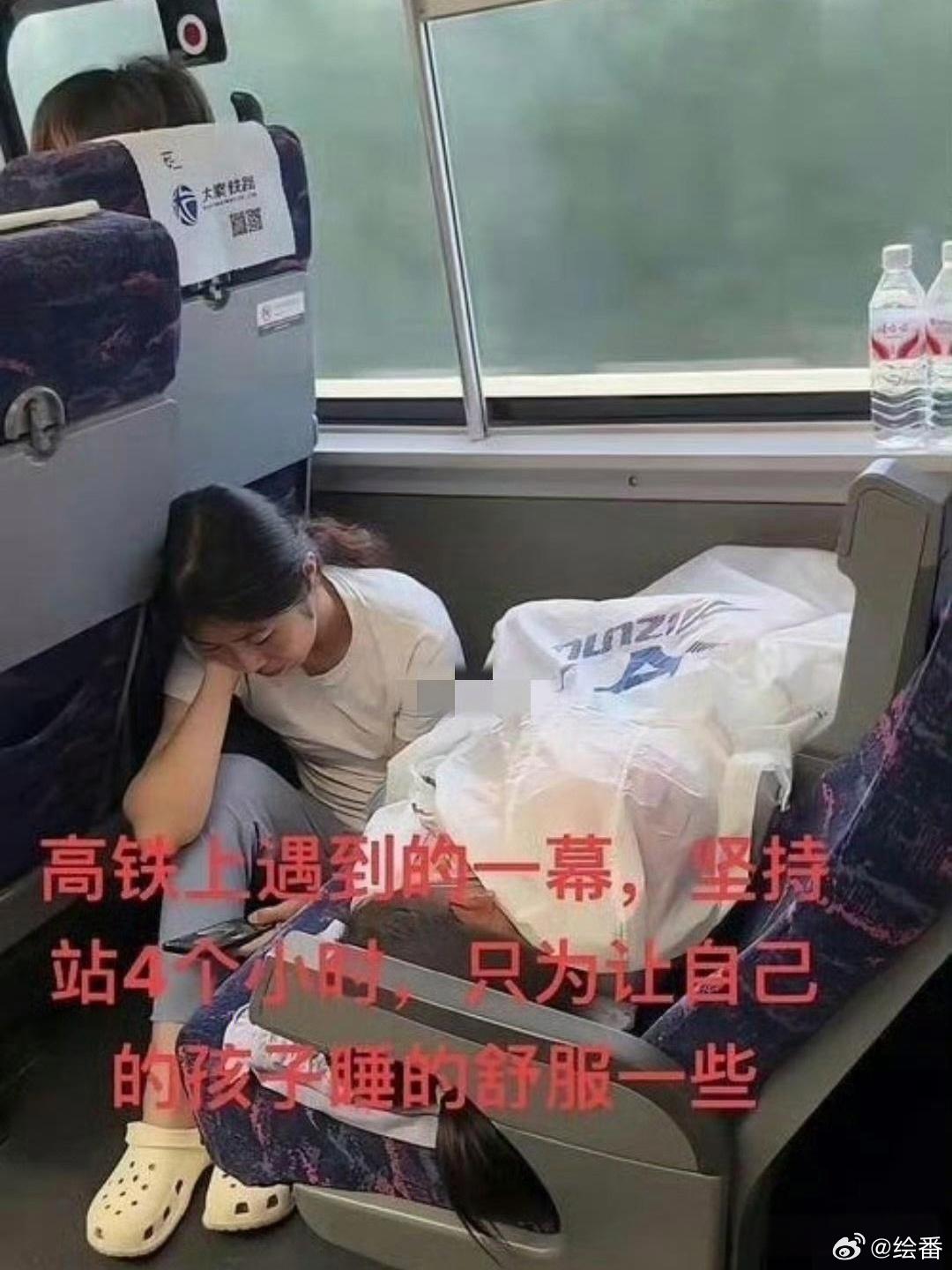 高铁上的一幕，不得不说这算不算自找苦吃？孩子压力不会很大吗？