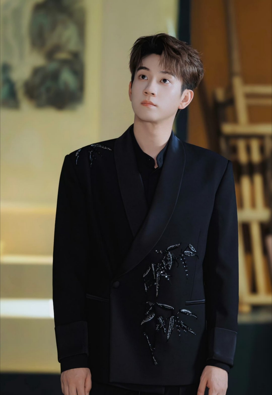 我勒个新中式终于来了！王子奇这大长腿！占满屏幕了