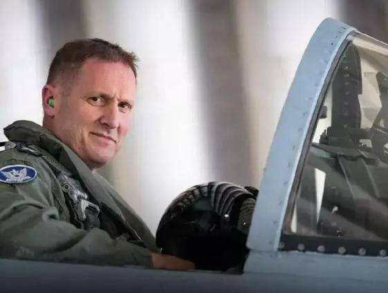 一觉醒来，伊朗和以色列之间发生了一件大事！ 以色列空军司令托默·巴尔，这位亲