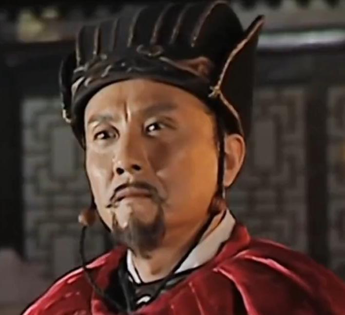 一天，严世蕃正在家中和二十多位妻妾吃饭，大队锦衣卫破门而入，御史林润一脚踢开椅子