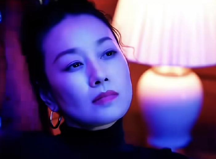 哈哈，真服这届网友了。马伊琍只是演了一位女强人陈红，网友就说她是女版“宋思明”