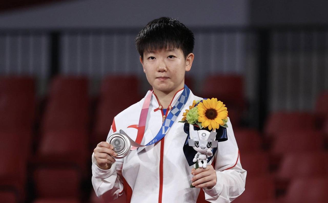 从2020年至今的5年，对孙颖莎来说，有点时运不济。这几年，正是她异军突起，最