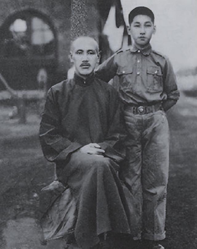 蒋介石的次子蒋纬国一直是以一副和煦可亲的模样示人，而这种随和的性格，却被某些人视