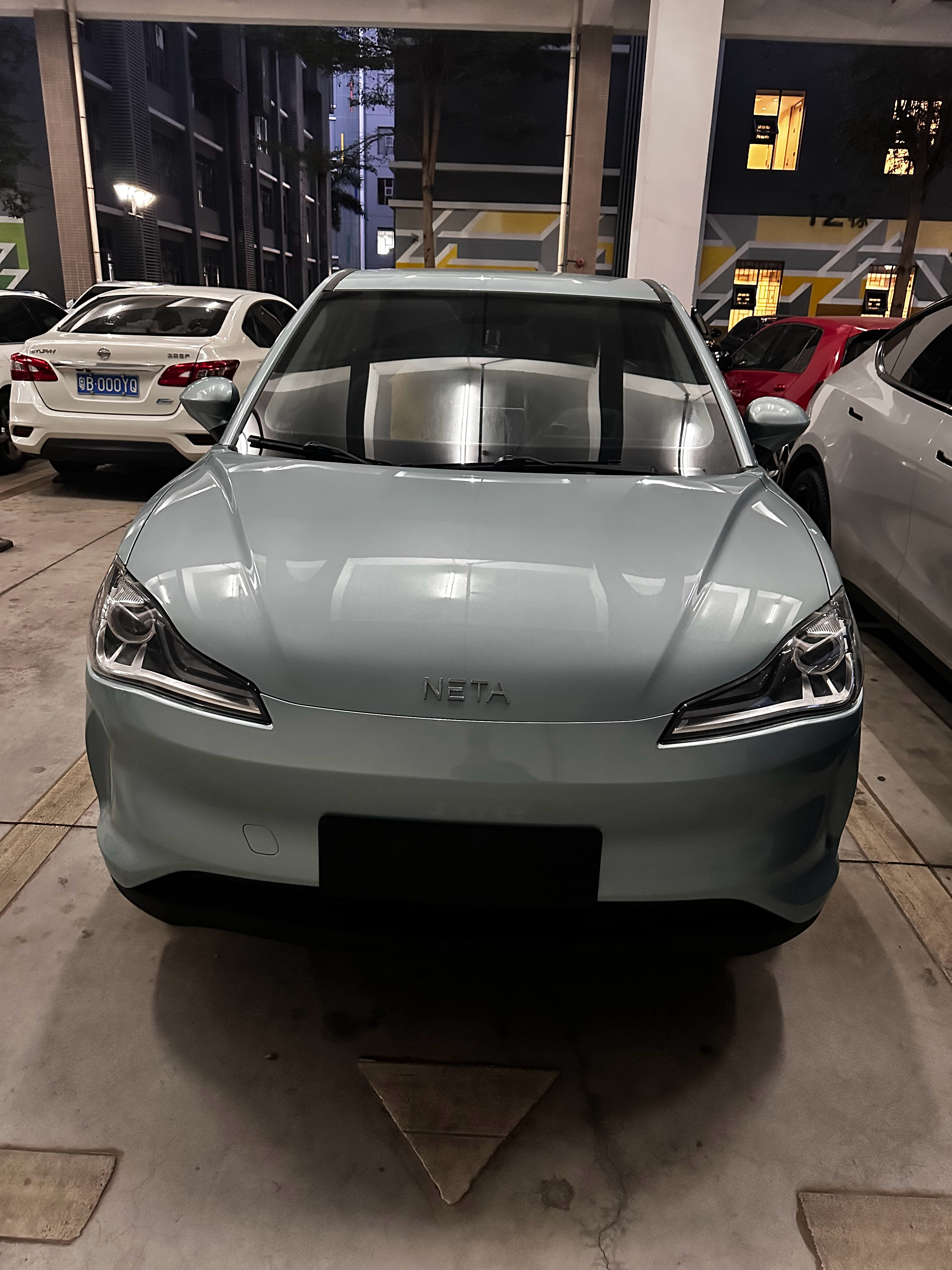 一台未上牌的限量版小车​​​