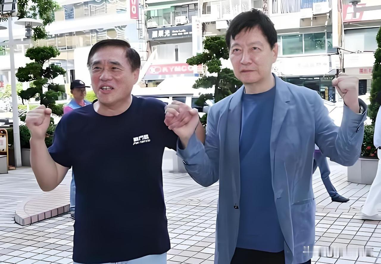 台湾政坛奇迹出现了，“蓝绿”终于合在一起，痛打郑丽文了！“蓝白合”还在规划中，“