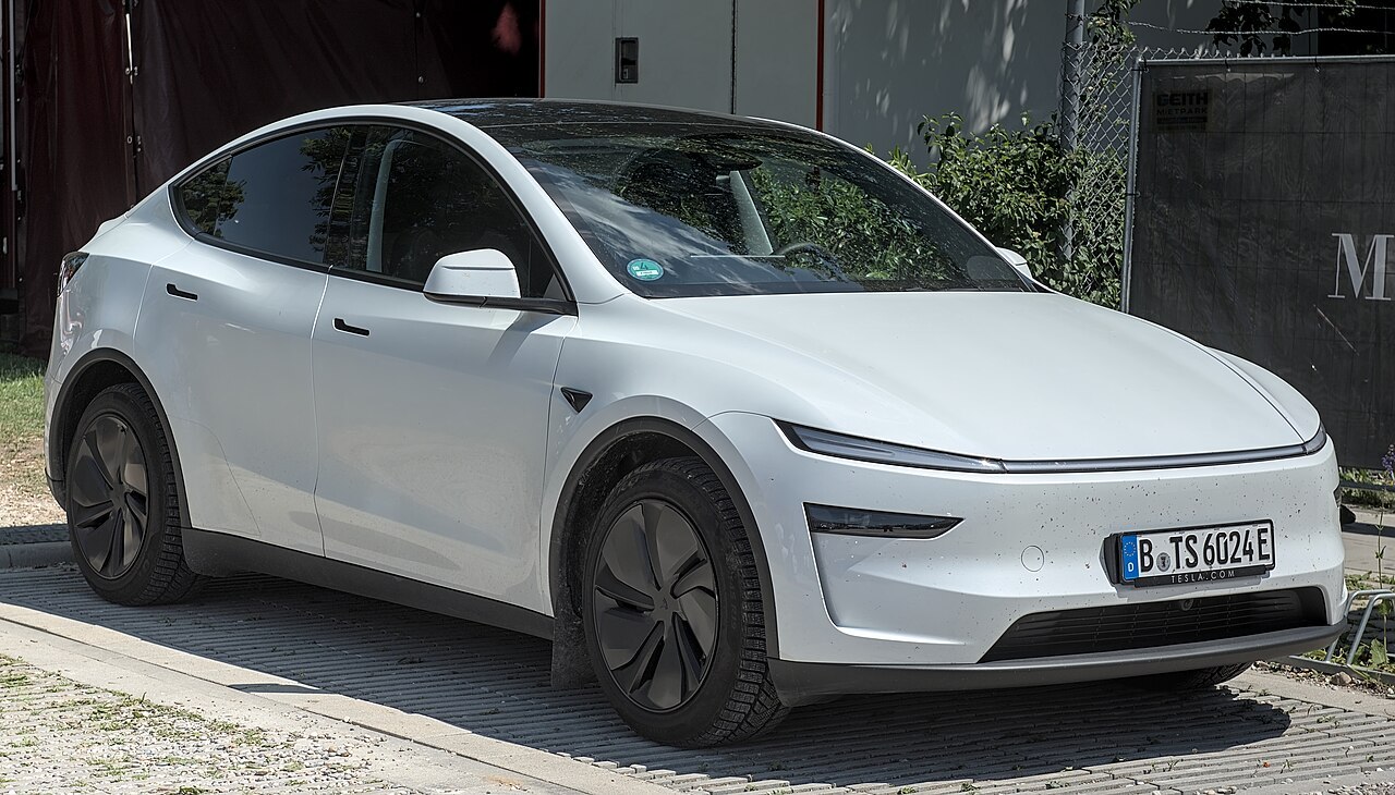 刷到特斯拉把ModelY高性能版扔出来了：36.9万，零百3.5秒，