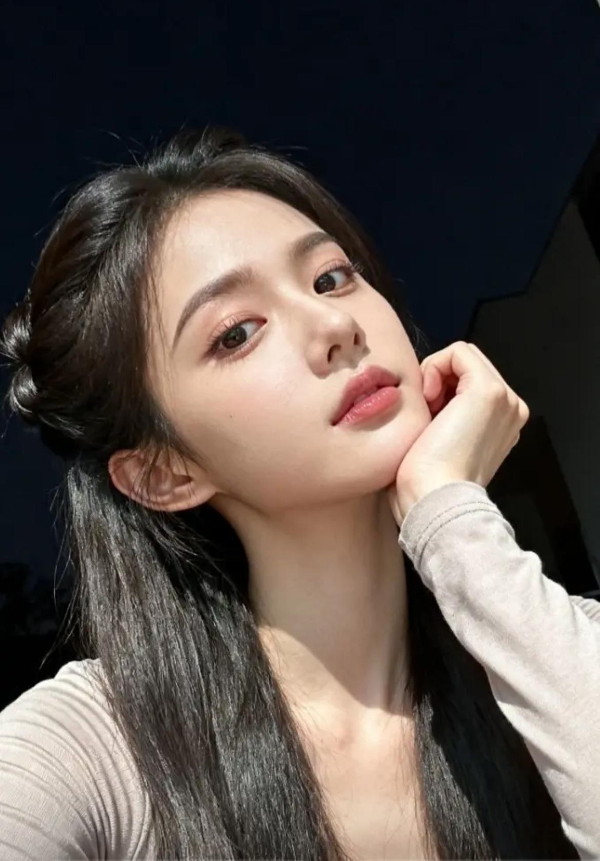 小三……家庭不稳固，小三易插手。夫妻不恩爱，外人易介入。一个撩拨一个动心，一个