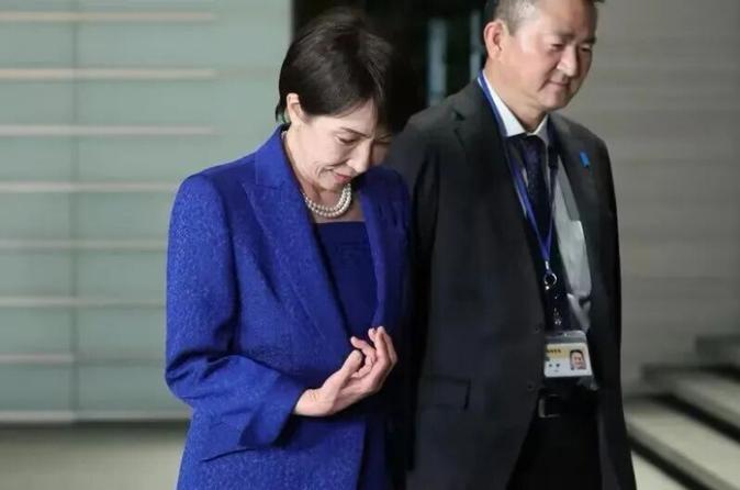 高市早苗病情恶化紧急送医，如果再严重，或连上厕所都无法自理。据日本《每日新闻》报