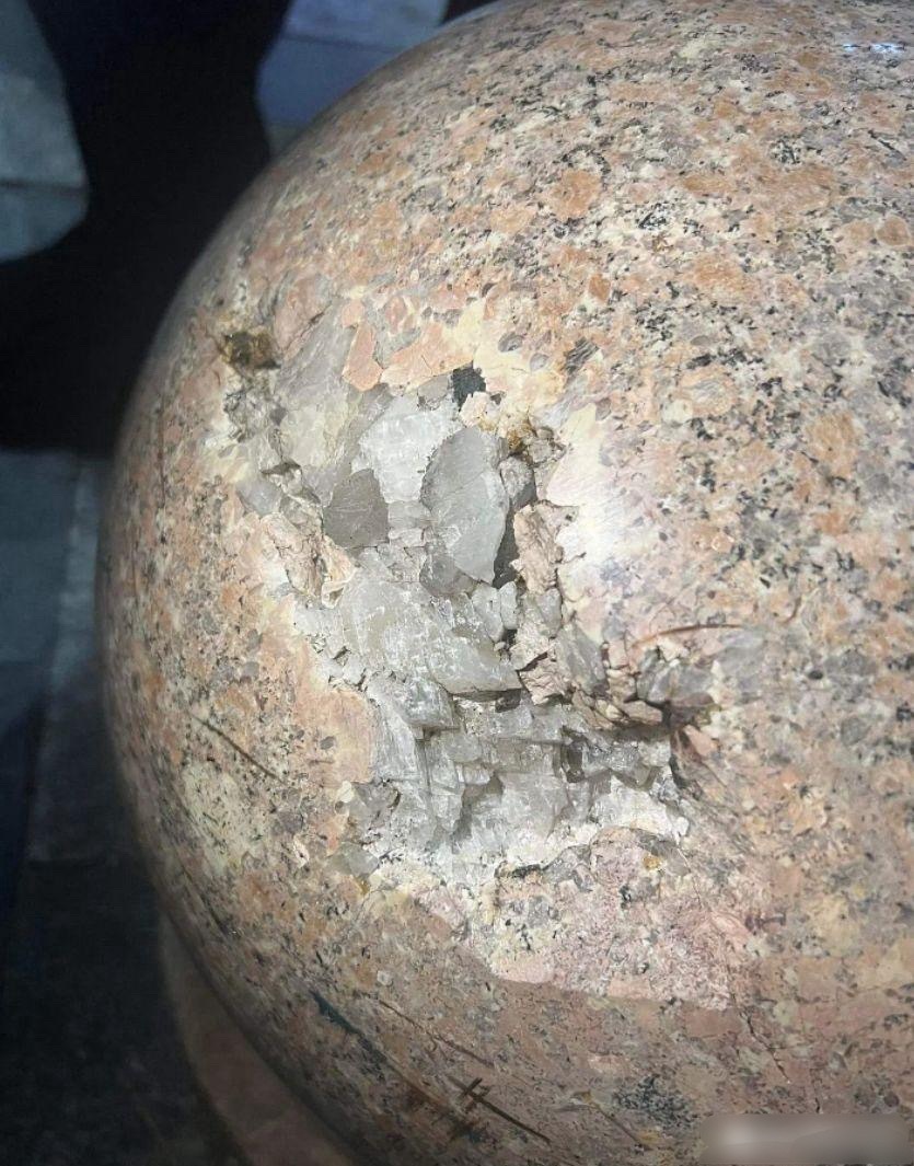 终于知道石墩子为什么那么贵了原来里面装的是真货