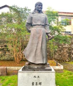 1856年9月1日，韦昌辉挥了挥手，乱刀砍向杨秀清。东王跪倒在地上，挣扎着仰起头