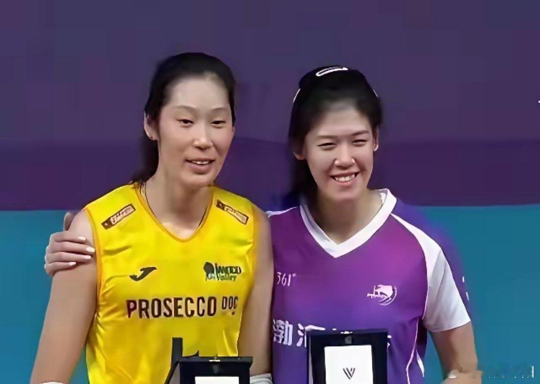 首次留洋，李盈莹便以120万欧元转会费刷新朱婷同期110万欧元的纪录，这份身价背